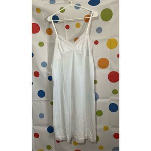 Vintage Vanity Fair Long Full Length Slip Lace Accents Size 26 (S)🍃🌷